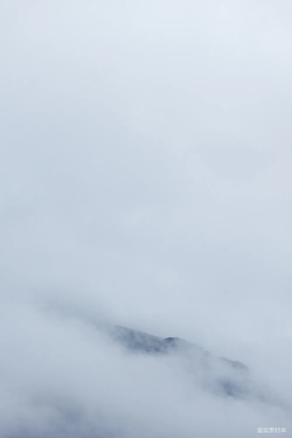 高清摄影 山峰 雾 自然 宁静 户外 雾中山峰