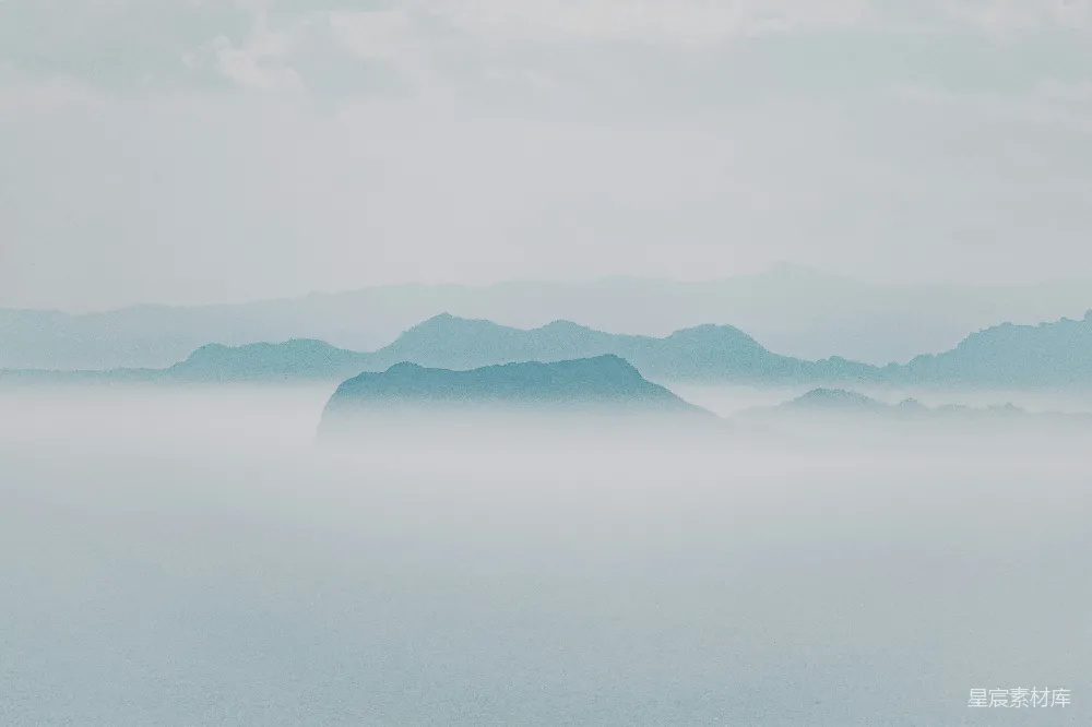 高清摄影 自然风光 山脉 云雾 宁静 户外 云海中的山峦
