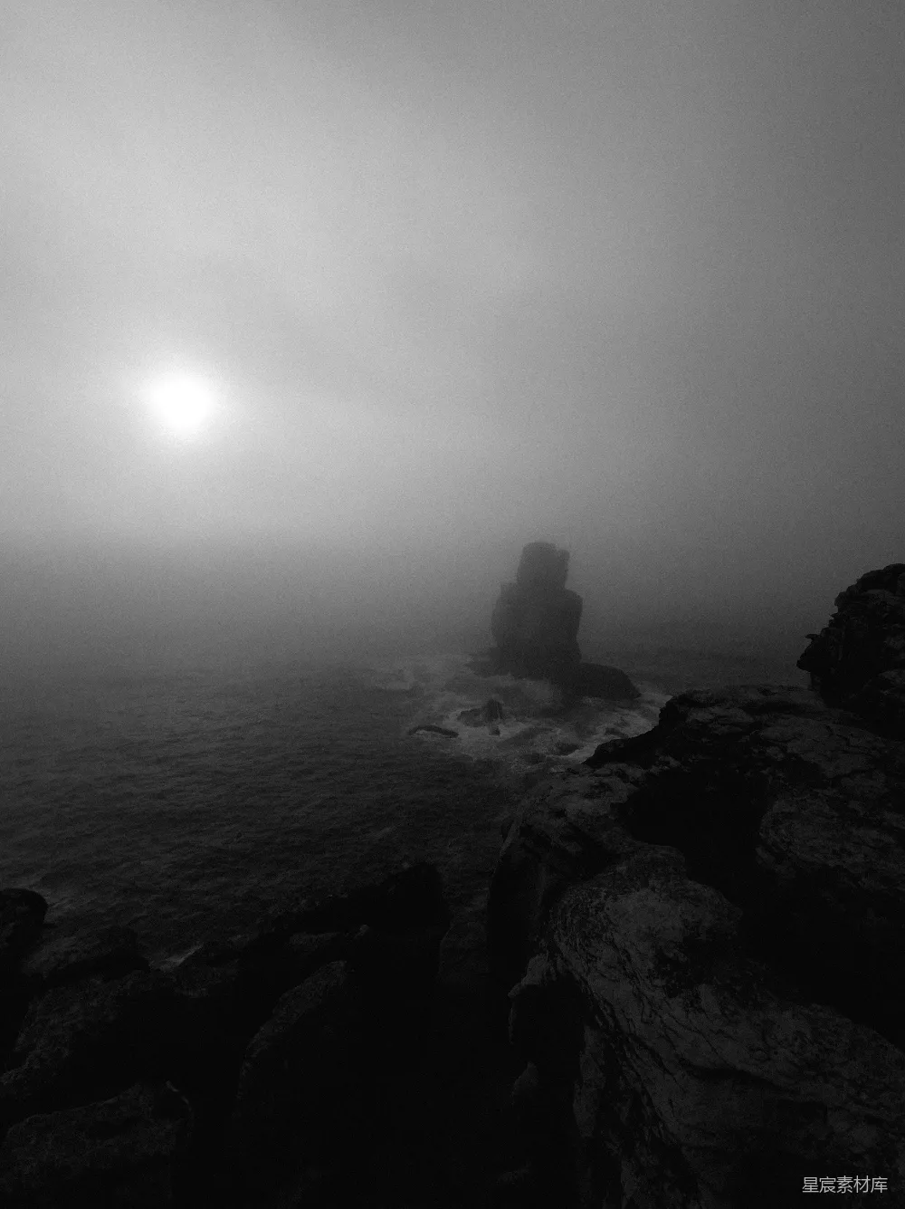 高清摄影 海岸 雾气 黑白 自然 宁静 雾中海岸