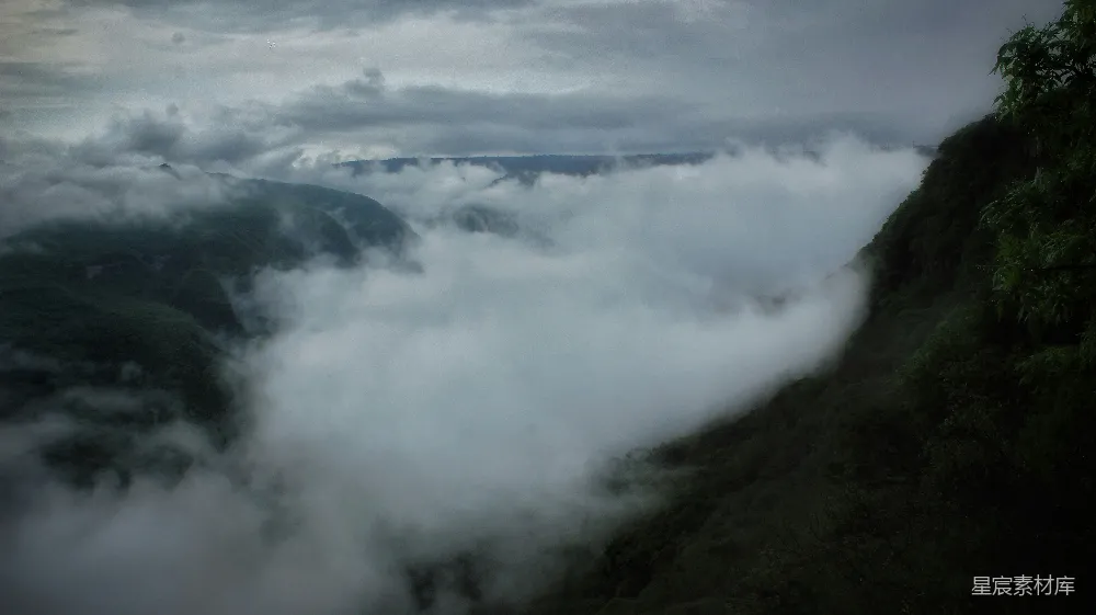 高清摄影 自然风光 云雾缭绕 山林景色 宁静氛围 摄影 云海中的山谷