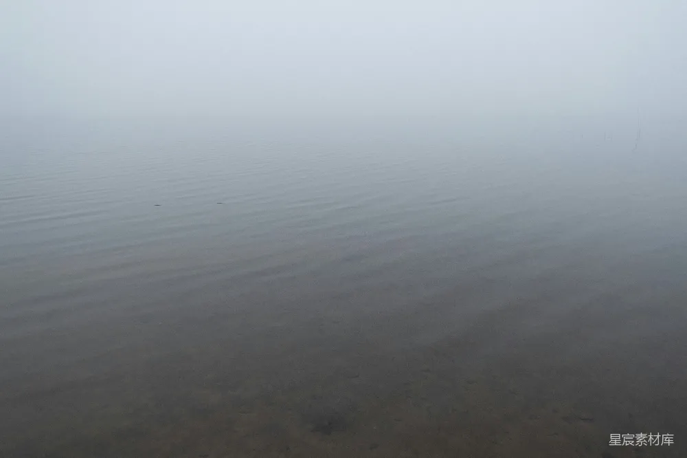 高清摄影 湖泊 雾气 宁静 自然 背景 雾蒙蒙的湖泊
