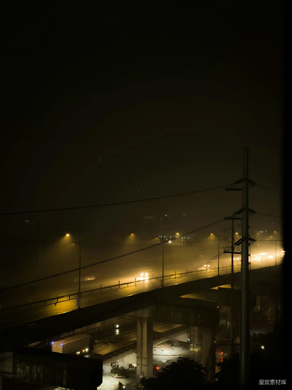 高清摄影 雾夜 高架桥 城市夜景 交通 朦胧 雾夜中的高架桥