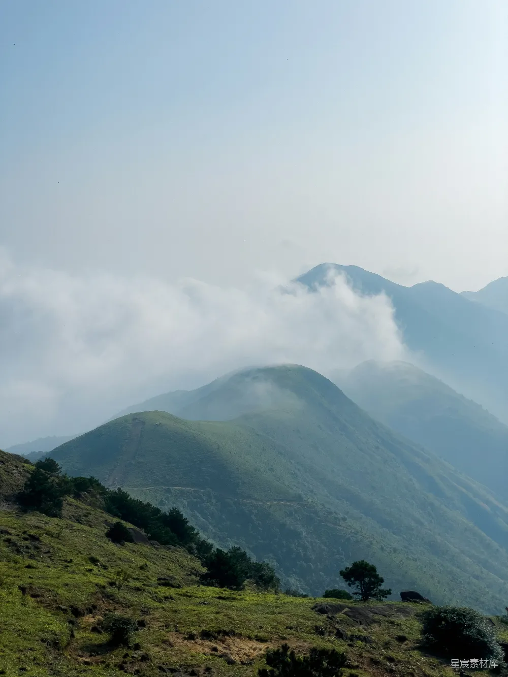 高清摄影 自然风光 山景 云雾 风景摄影 户外 云雾缭绕的山峰