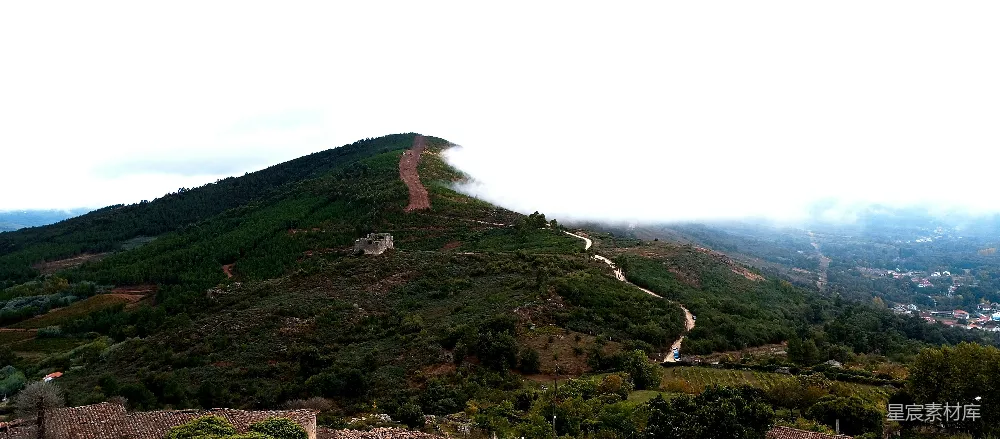 高清摄影 山景 古堡 云雾 自然风光 旅行 云雾缭绕的山间古堡