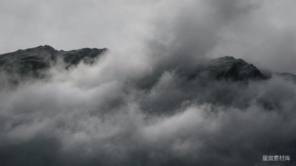 高清摄影 山峦 云雾 自然风光 阴郁 户外 云雾缭绕的山峦