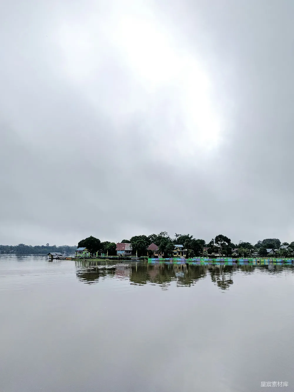 高清摄影 自然风光 宁静 乡村 日落 水面倒影 湖畔人家