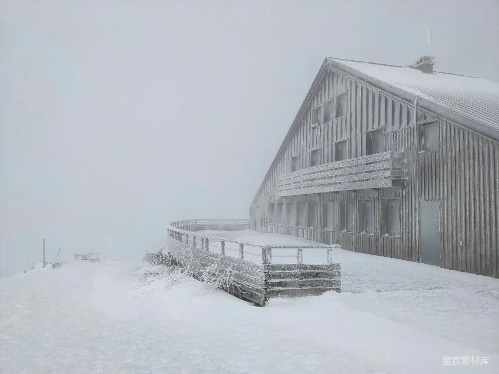 高清摄影 雪景 木屋 冬日 静谧 自然 雪中的木屋