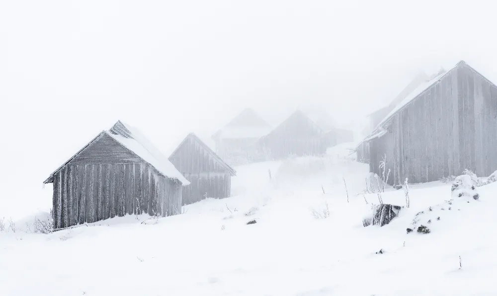高清摄影 雪景 木屋 冬日 寂静 自然 雪中静谧的木屋
