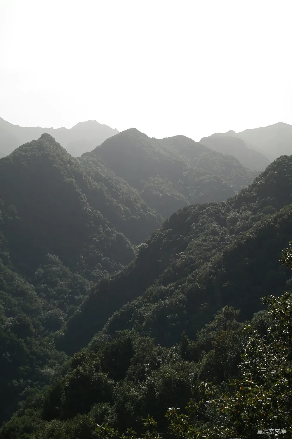 高清摄影 山景 清晨 自然风光 户外 宁静 山间晨光