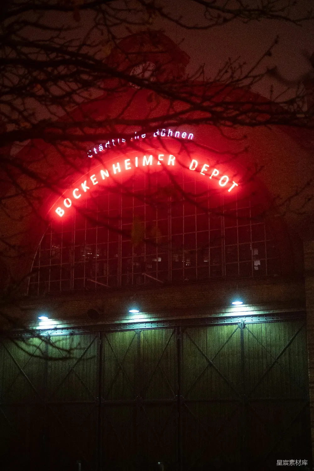 高清摄影 夜景 城市建筑 霓虹灯 德国 工业风格 Bockenheimer Depot的霓虹灯招牌