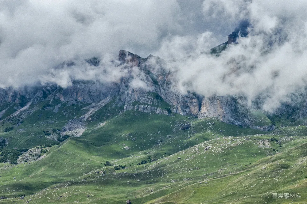 高清摄影 自然风光 云雾 山峰 户外 旅行 云雾缭绕的山峰