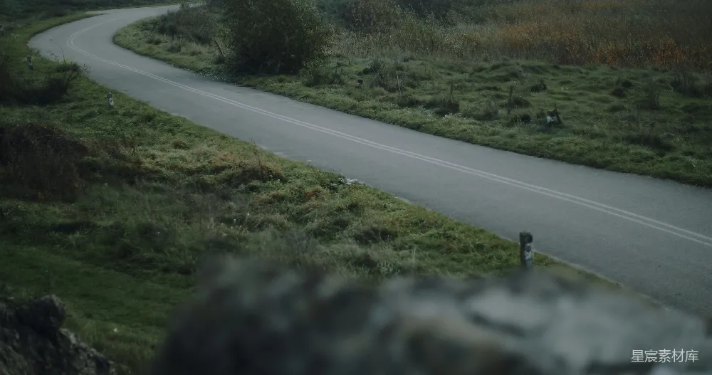 高清摄影 乡村 道路 自然 风景 宁静 蜿蜒的乡村小路