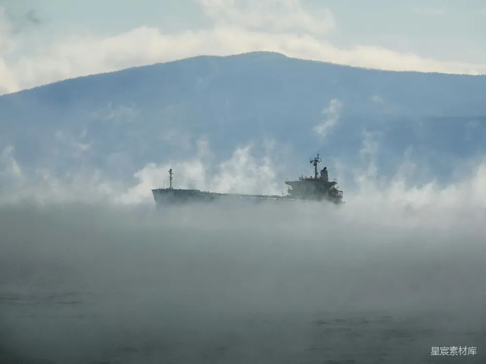 高清摄影 海雾 船只 自然风光 宁静 风景 海雾中的船只