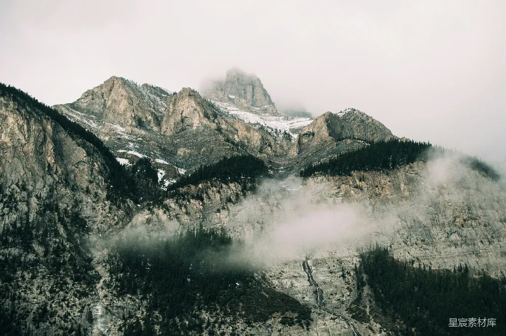 高清摄影 山景 自然风光 雾气 岩石 户外 雾中山景