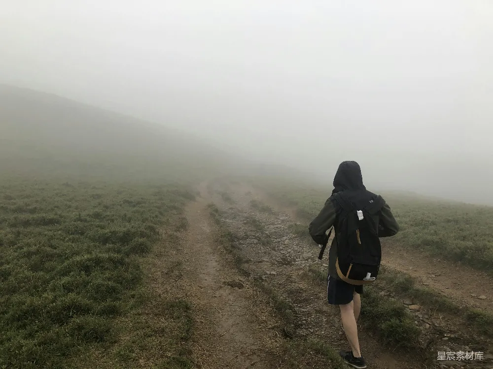 高清摄影 徒步 自然 户外 雾气 旅行 雾中徒步