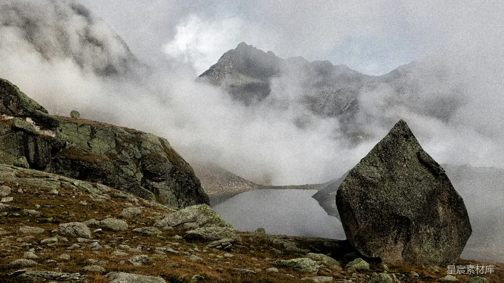 高清摄影 自然风光 山地摄影 云海 宁静 户外 云雾缭绕的山间湖泊