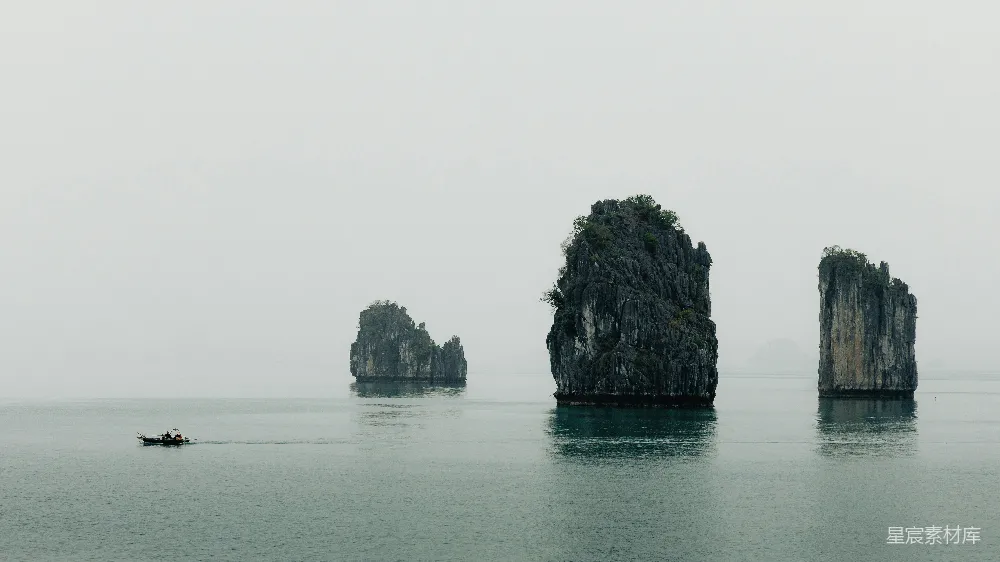 高清摄影 自然风光 宁静 岛屿 雾气 水景 雾蒙蒙的海上孤岛