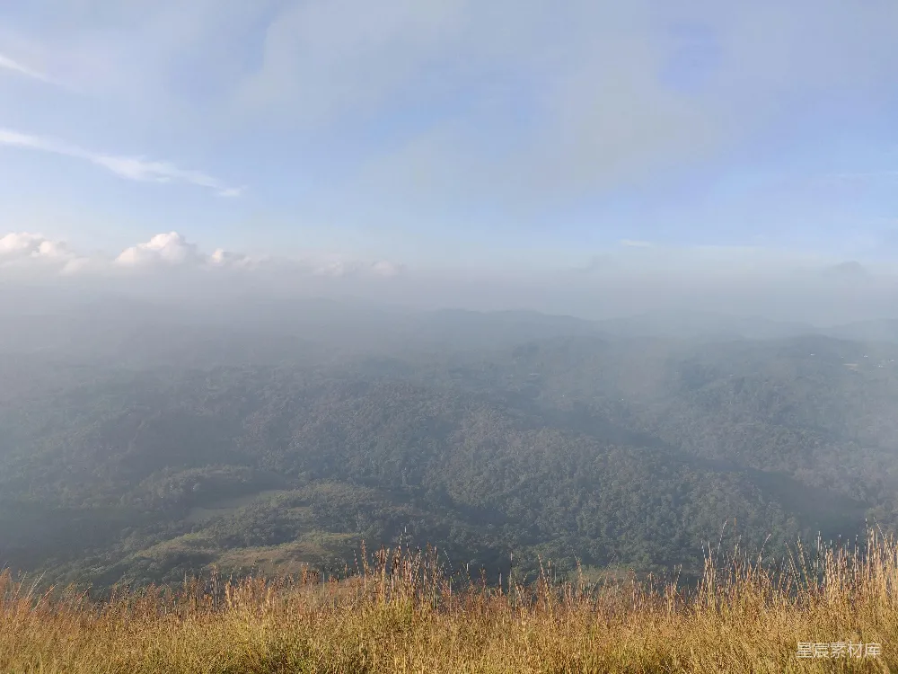 高清摄影 山脉 晨雾 自然风光 户外 宁静 山间晨雾