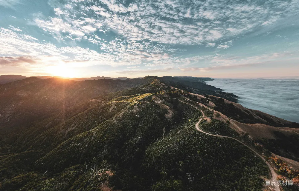 高清摄影 自然风光 日出 山脉 道路 宁静 山间日出与蜿蜒小径