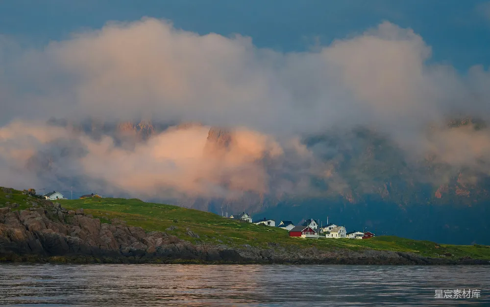 高清摄影 晨雾 小岛 自然风光 宁静 风景 晨雾中的小岛