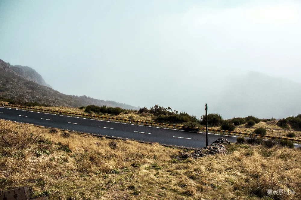 高清摄影 公路 自然 山脉 宁静 风景 山间公路