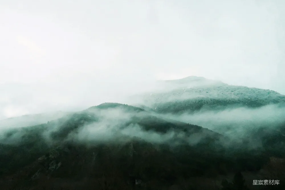 高清摄影 山脉 云雾 自然风光 宁静 旅行 雾中青山