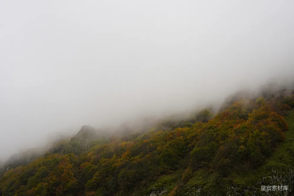 高清摄影 山景 雾气 秋天 自然 户外 山间迷雾