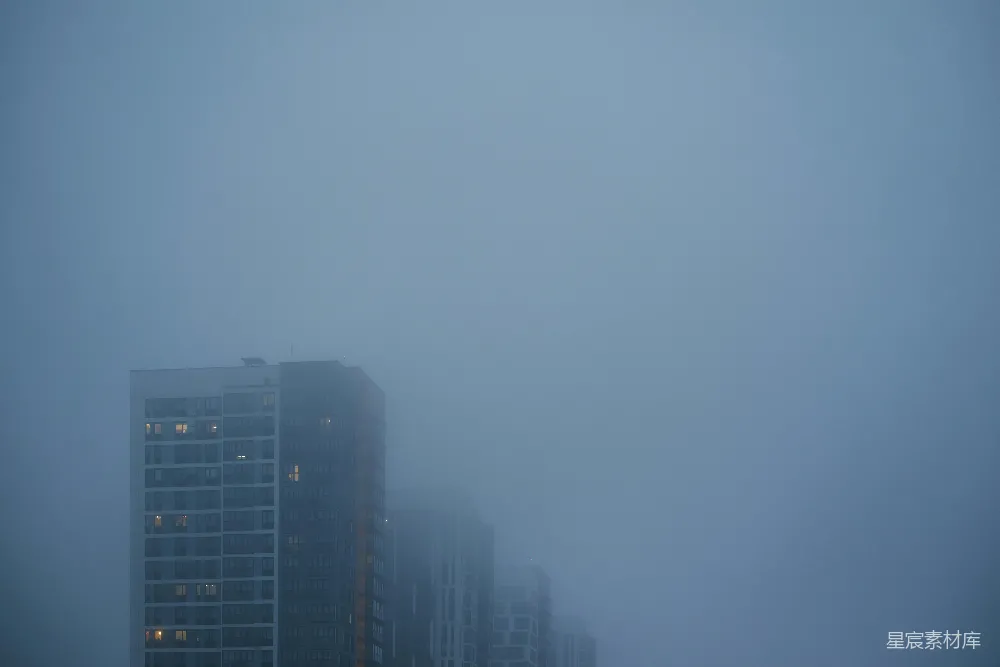 高清摄影 城市 雾气 建筑 清晨 宁静 雾中高楼