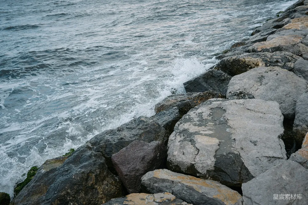 高清摄影 海浪 岩石 自然景观 海岸线 动态场景 海浪拍打岩石