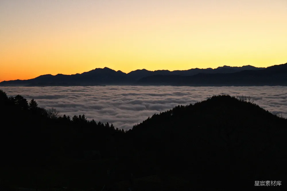 高清摄影 日出 云海 山景 自然风光 宁静 日出山海，云海缭绕