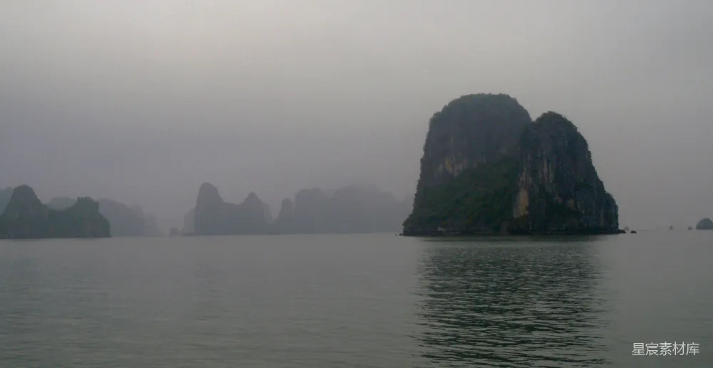 高清摄影 喀斯特地貌 自然风光 雾天 海洋 旅游 雾中的喀斯特地貌