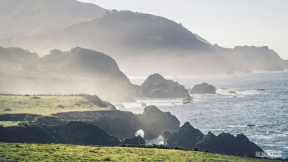 高清摄影 海岸线 晨雾 自然风光 风景摄影 海边 晨雾中的海岸线