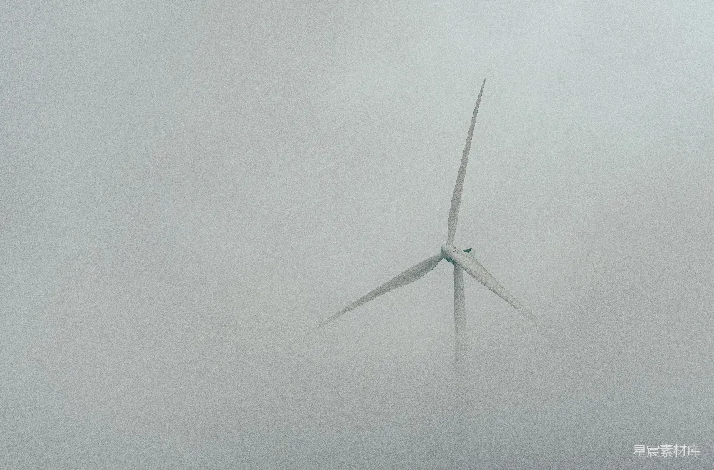 高清摄影 风能 环保 工业 自然 雾景 雾中的风车
