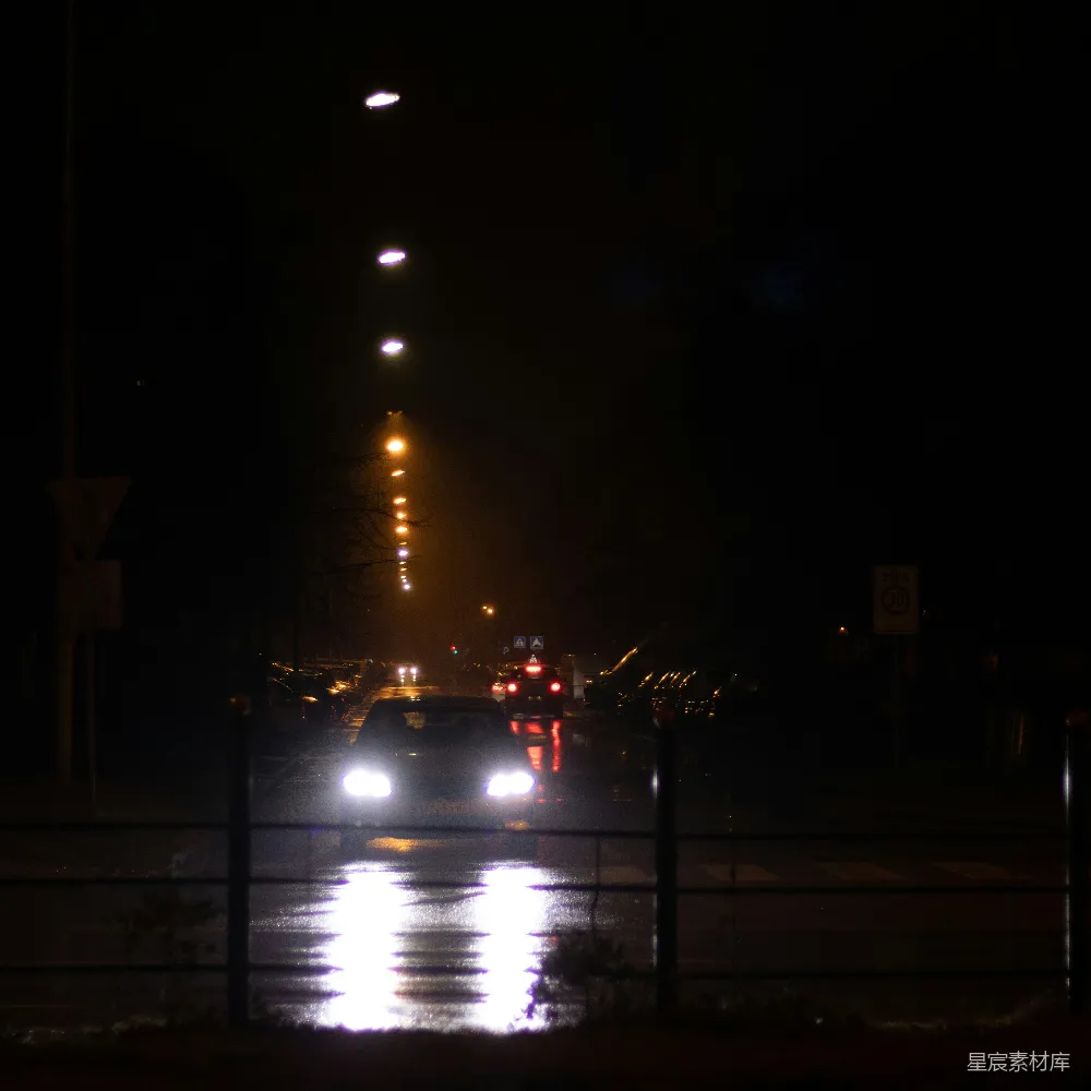 高清摄影 夜景 城市 街灯 雾气 城市生活 夜色中的街灯与车影