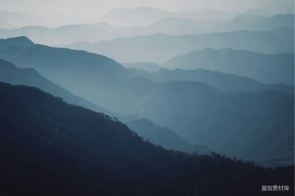高清摄影 山景 自然 宁静 晨雾 山脉 层峦叠嶂的山景