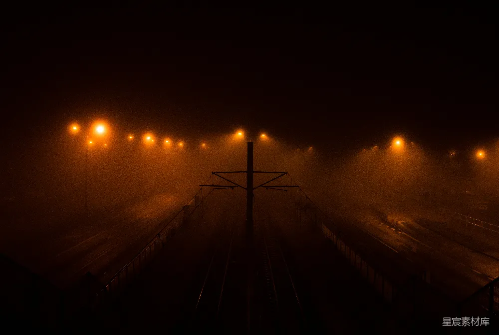 高清摄影 铁轨 雾 夜景 城市 宁静 雾中的铁轨