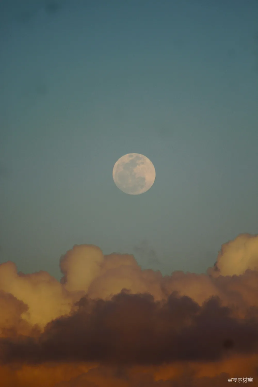 高清摄影 月亮 云层 夜景 自然风光 宁静 月色云影