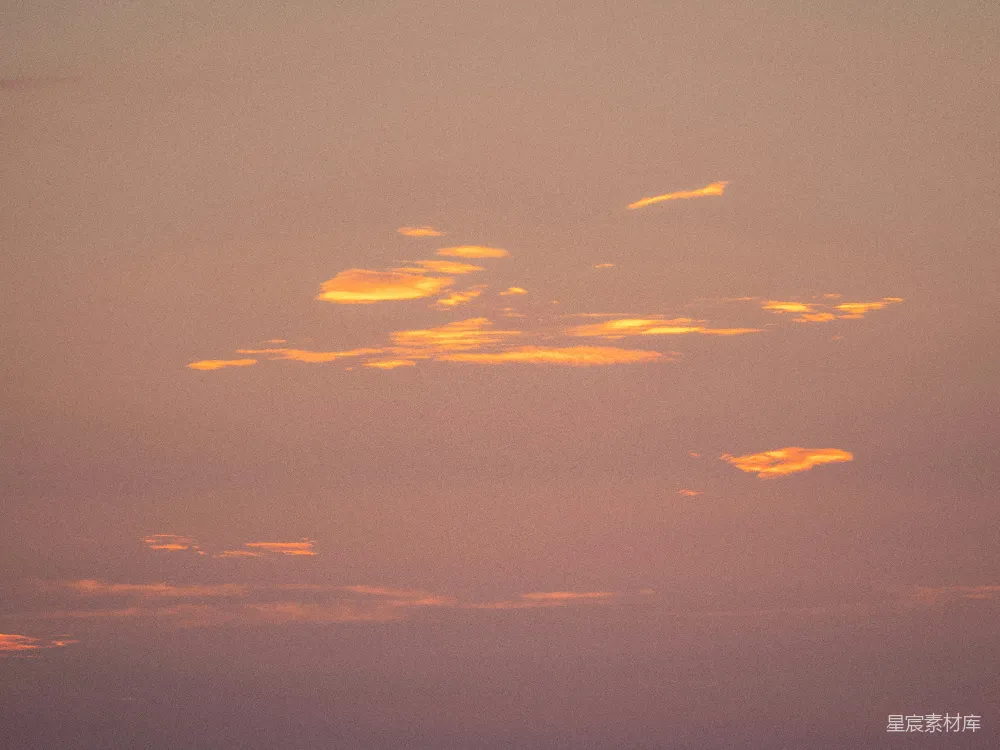 高清摄影 夕阳 云彩 自然 宁静 风景 夕阳余晖中的云彩