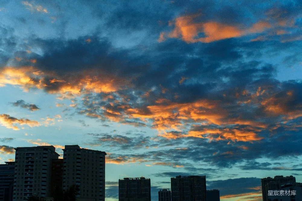 高清摄影 夕阳 城市 建筑 云彩 自然 夕阳下的城市剪影