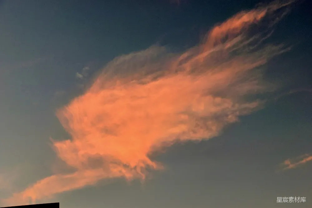 高清摄影 云彩 夕阳 自然 宁静 天空 夕阳下的云彩