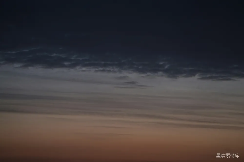 高清摄影 晨曦 天空 云彩 自然 宁静 晨曦中的天空