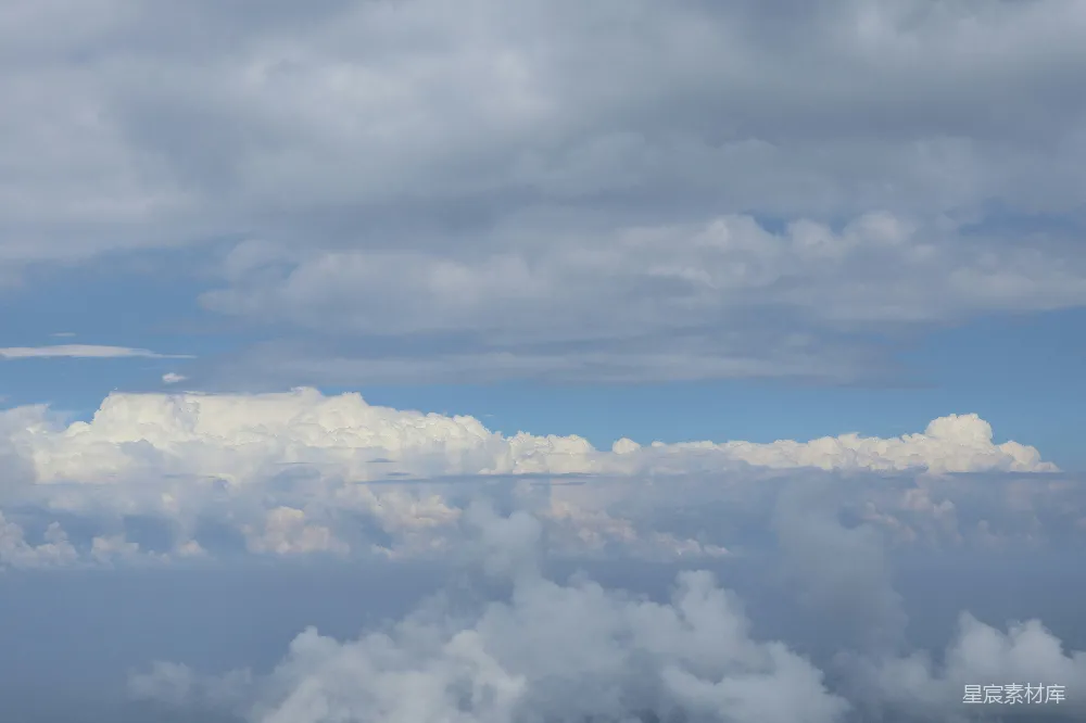 高清摄影 天空 云朵 宁静 自然美景 旅行 云海中的宁静天空