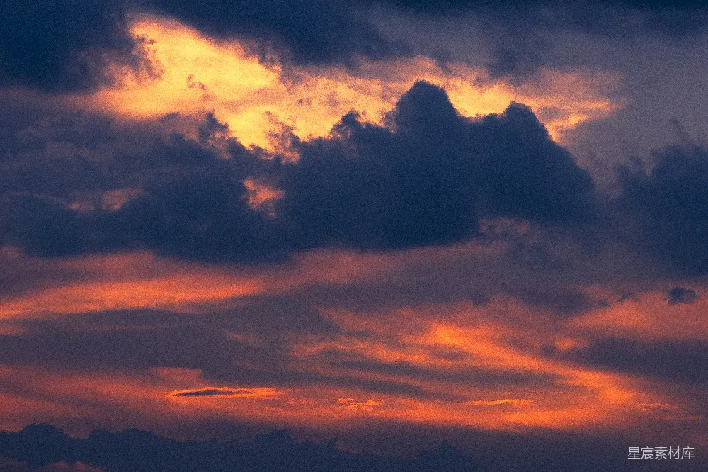 高清摄影 夕阳 云海 自然风光 日落 宁静 夕阳下的云海