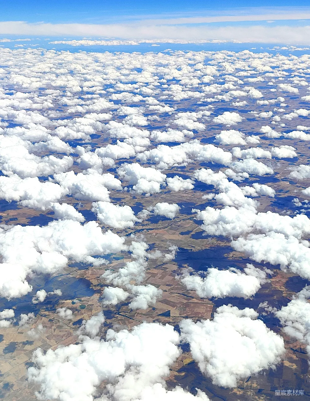 高清摄影 天空 云朵 自然景观 飞行 风景 云海之上：空中视角下的大地