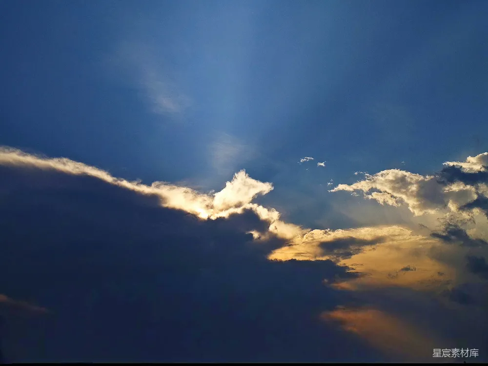 高清摄影 天空 自然 云朵 夕阳 宁静 夕阳余晖下的云层