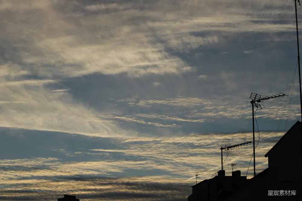 高清摄影 天空 建筑 日落 自然 宁静 夕阳下的屋顶与天际线