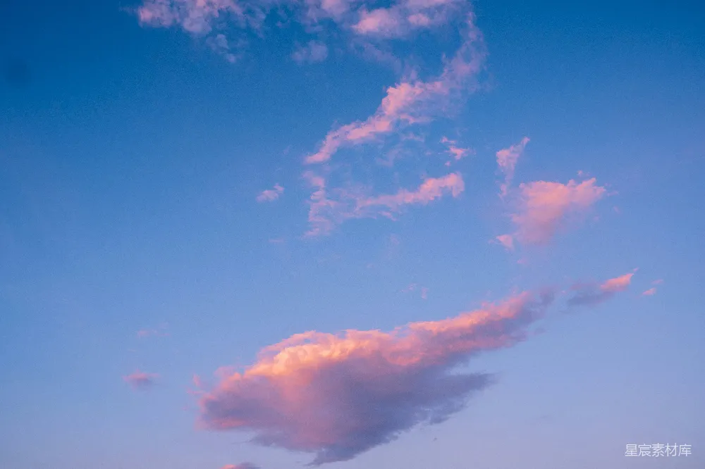 高清摄影 天空 日落 粉蓝色 自然美景 宁静 日落时分的粉蓝色天空