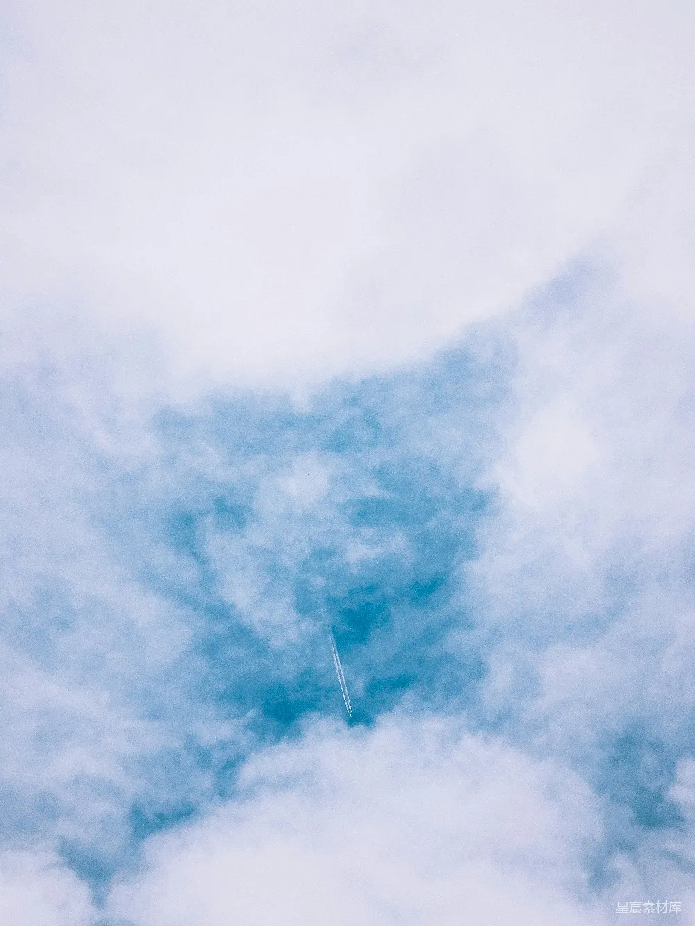 高清摄影 天空 云层 飞机 自然 宁静 云层中的空中列车