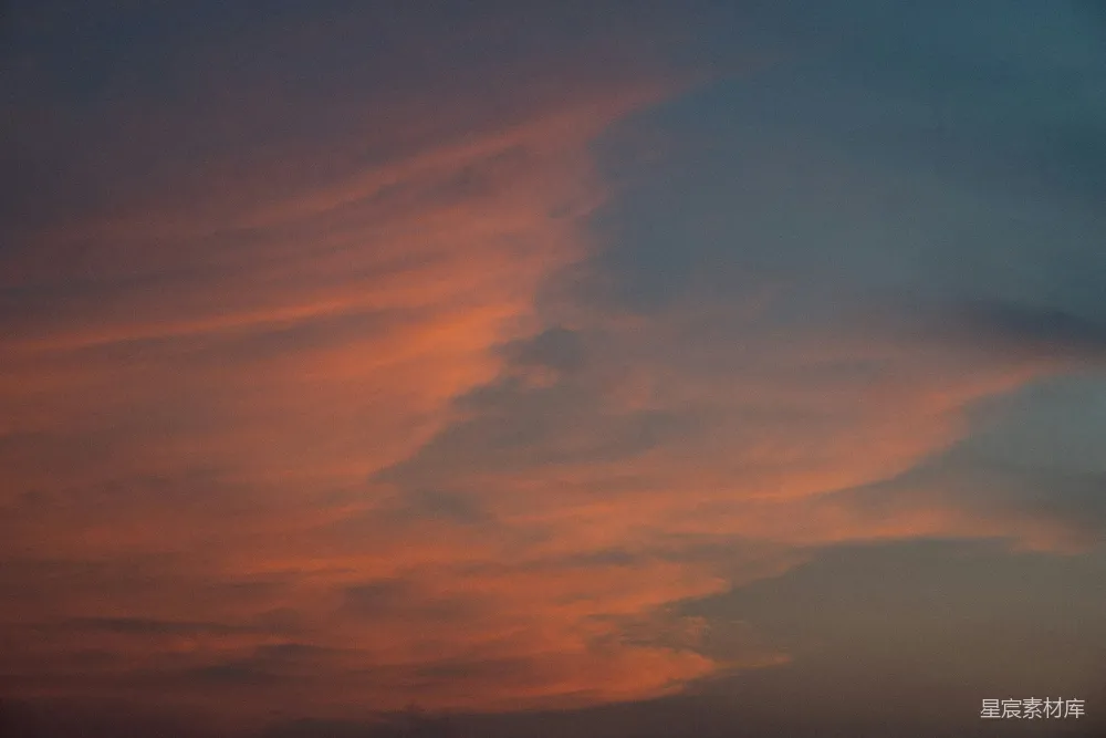 高清摄影 夕阳 云彩 自然 宁静 日落 夕阳余晖下的云彩
