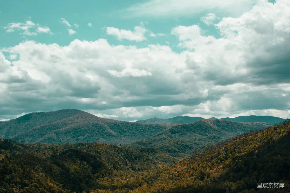 高清摄影 山脉 森林 天空 自然风光 宁静 云海中的青山